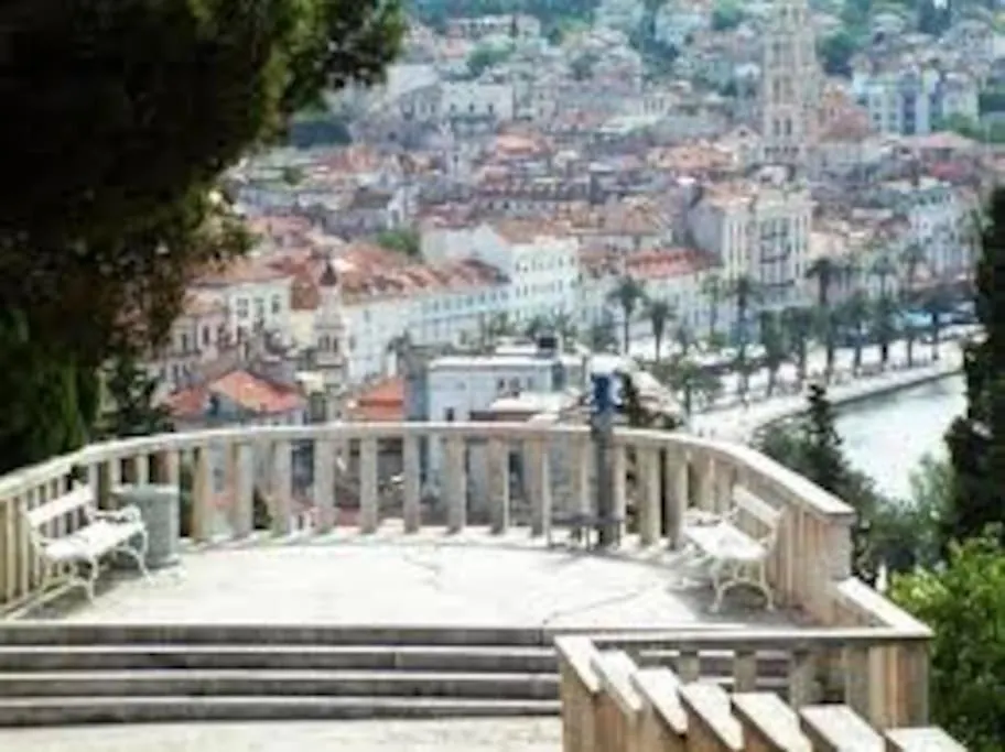 Marjan Hill 3-Br Apt,5 Guests Private Garden Near Beach Split 0*,