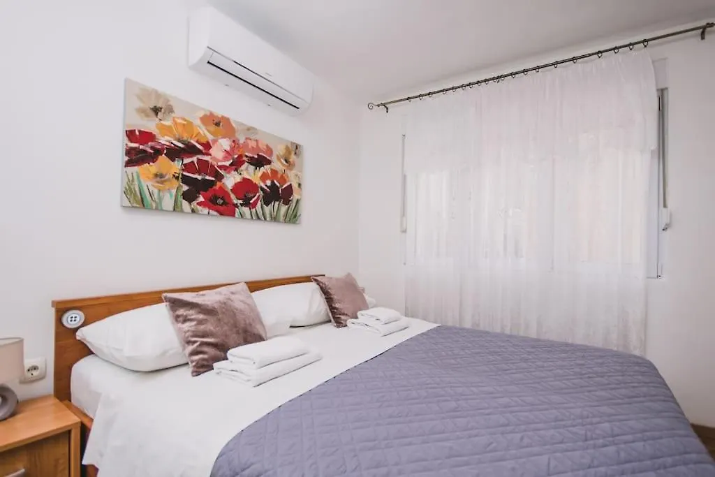 Marjan Hill 3-Br Apt,5 Guests Private Garden Near Beach Split Croatia
