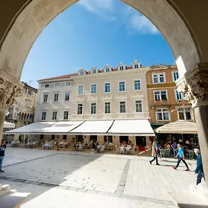 Ξενοδοχείο Heritage Santa Lucia, Σπλιτ