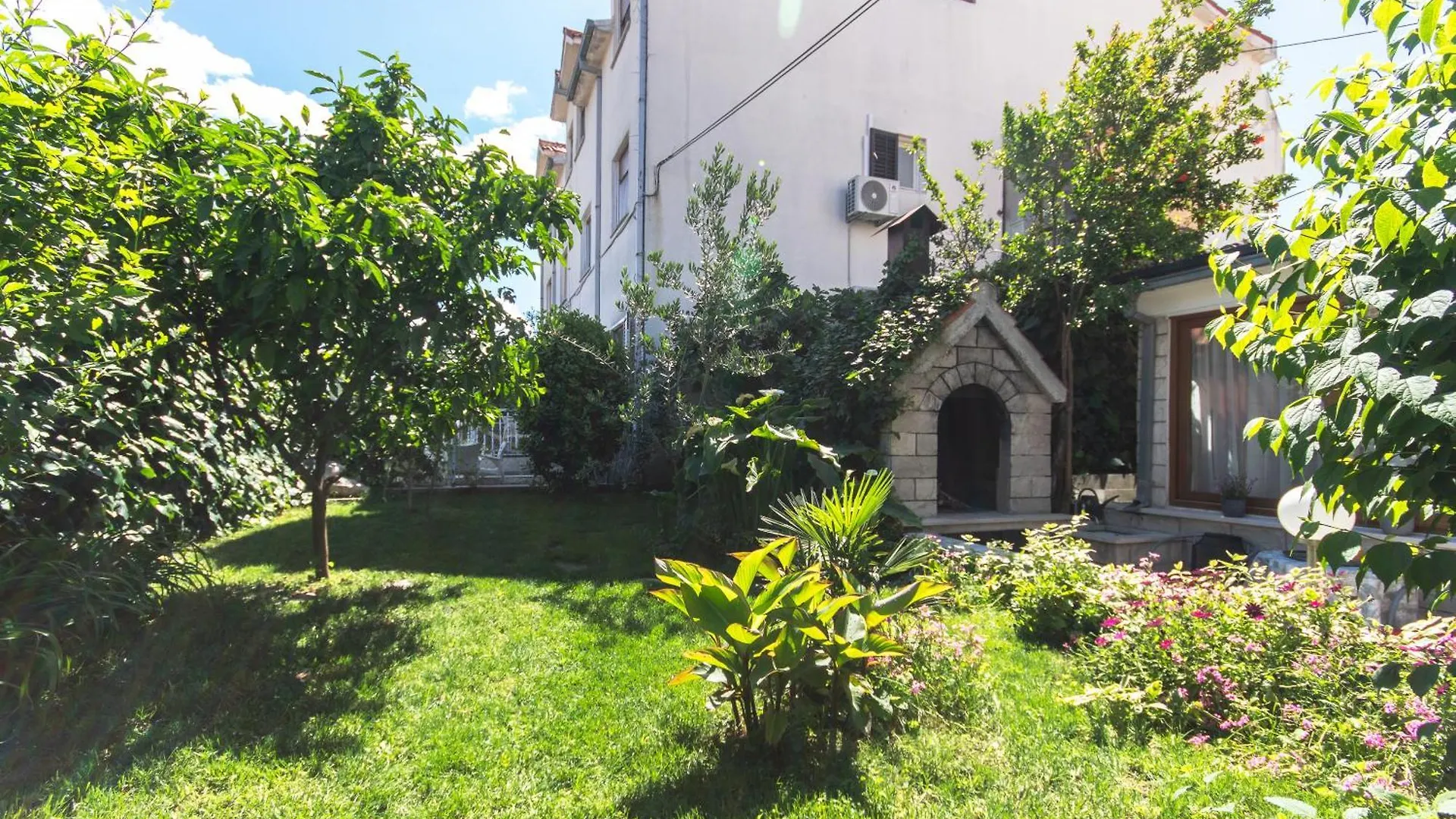Marjan Hill 3-Br Apt,5 Guests Private Garden Near Beach Split